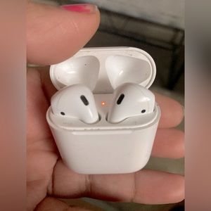 2nd Generation Apple Airpods